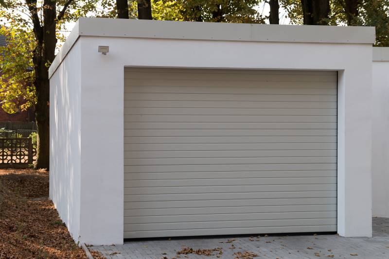 Installation de porte de garage sur-mesure pour votre habitation, près de Montivilliers