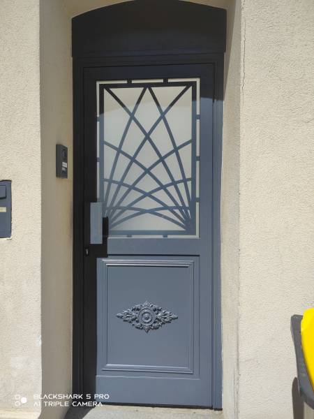 Installer une porte d'entrée vitrée pour une maison Le Havre 